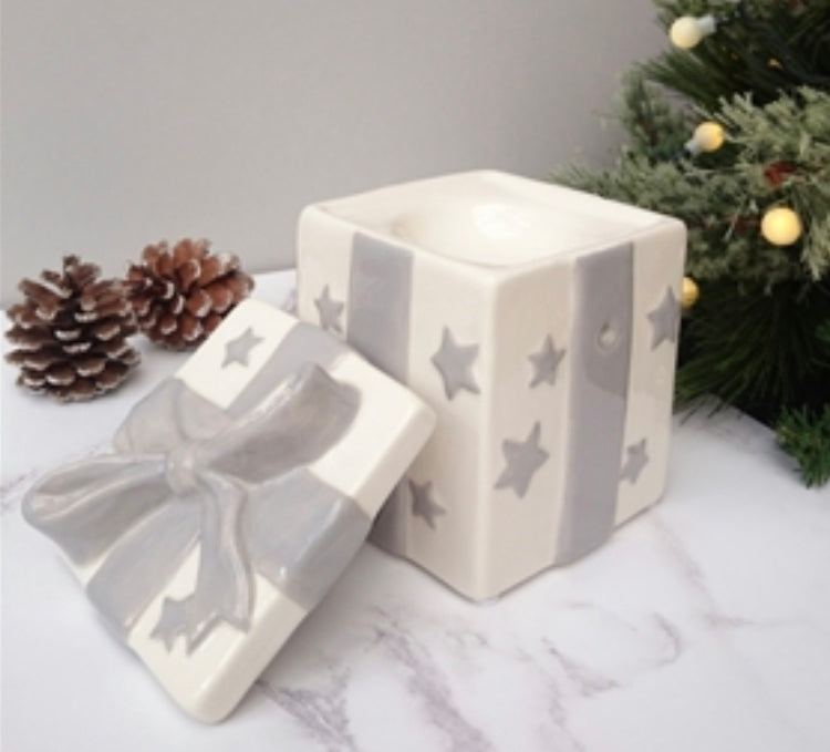 Christmas Wax Burner - present with lid